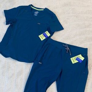 Landau Women’s Scrub Set